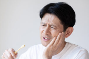 顎が痛いのはなぜ？原因・放置リスク・治療方法を口腔外科がわかりやすく解説